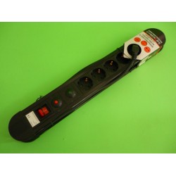 Разклонител 6-ца със защита с 1.5м каб GBKDS06